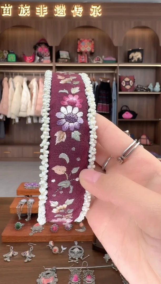 【闪购商品】织绣扶光苗绣传承L30