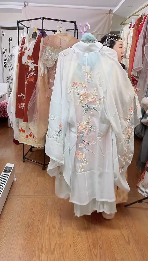 孤品汉服，品质特价，偶有微瑕，NO退NO换，介意勿拍