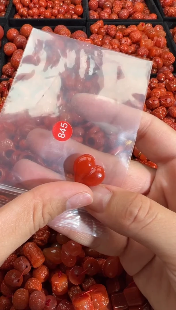南红玛瑙未镶嵌颈饰1
