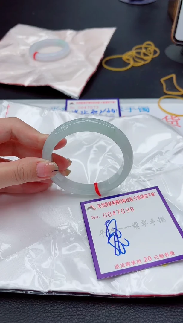 翡翠手镯未镶嵌1