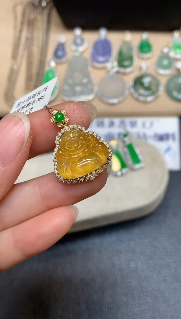 颈饰18K金镶嵌翡翠佛公【无服务费