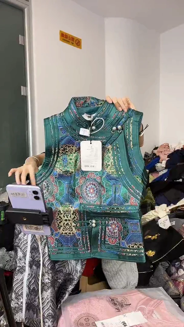 马甲   M码   80-105斤