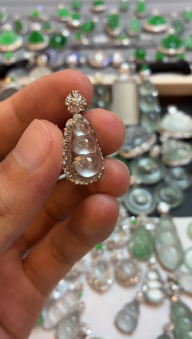 吊坠(不含链)18K金镶嵌翡翠豆子
