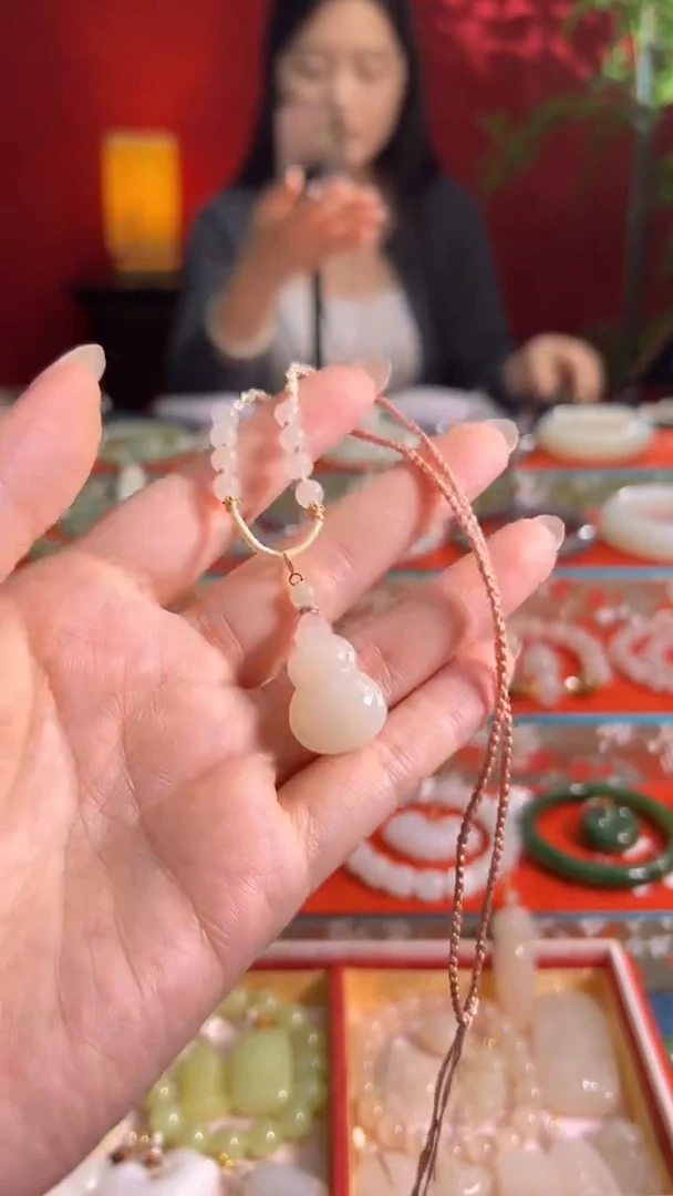 颈饰未镶嵌和田玉藕粉古风葫芦