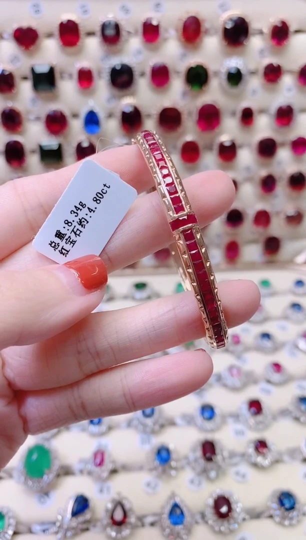 18K金镶嵌手镯红宝石1
