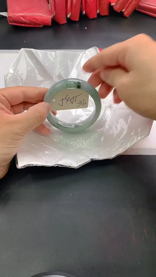 翡翠手镯未镶嵌173