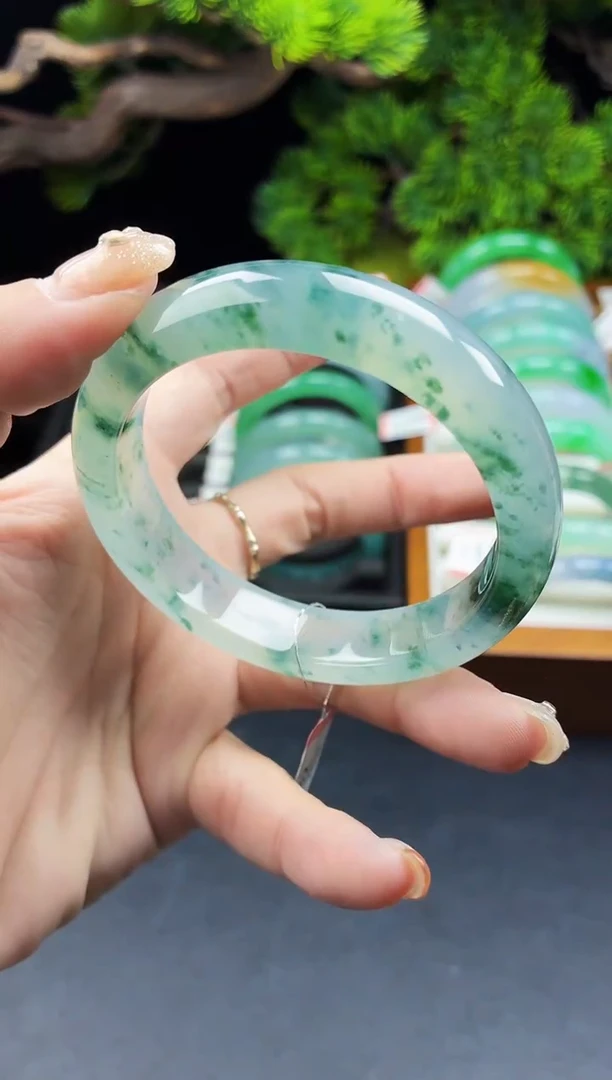 未镶嵌手镯翡翠A32,全款26W，定金2W