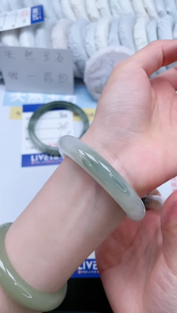 【闪购商品】石英质玉手镯未镶嵌T309-56.4