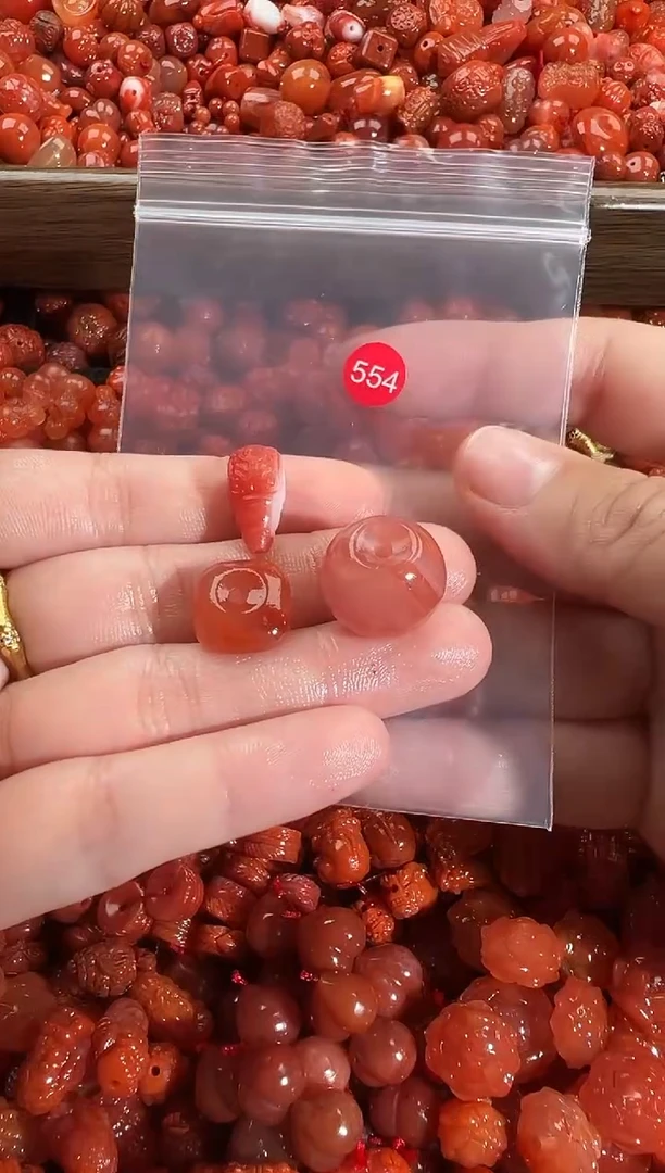 颈饰未镶嵌南红玛瑙1