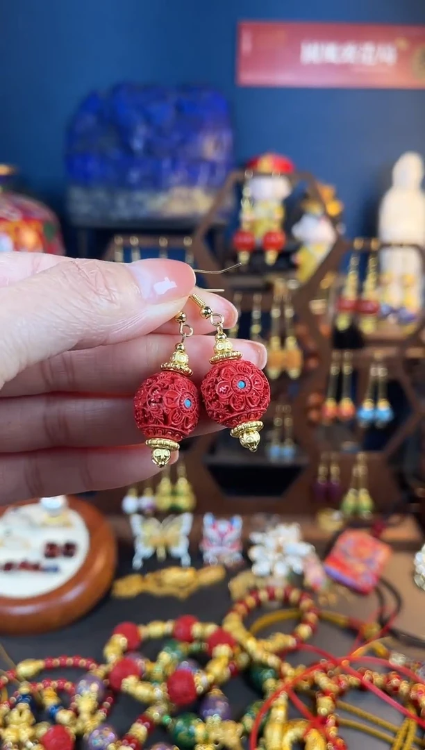 【闪购商品】红红满雕工设计师款耳钩