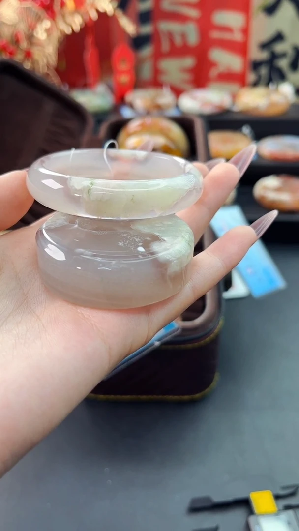 【闪购商品】石英质玉手镯未镶嵌赠送镯心（53圈口）