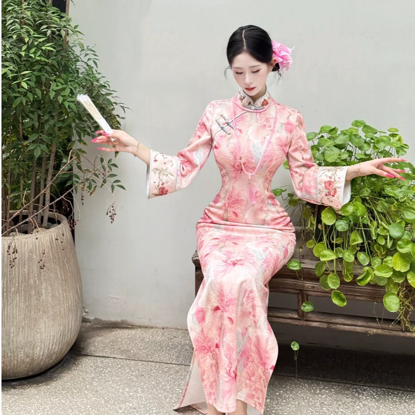 画报夫人原创秋冬厚款针织提花刺绣旗袍 英花粉蓝倒大袖