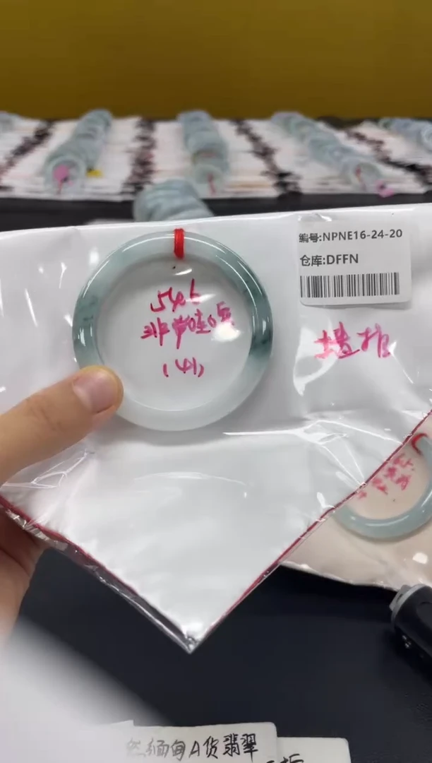 未镶嵌手镯翡翠翡翠手镯