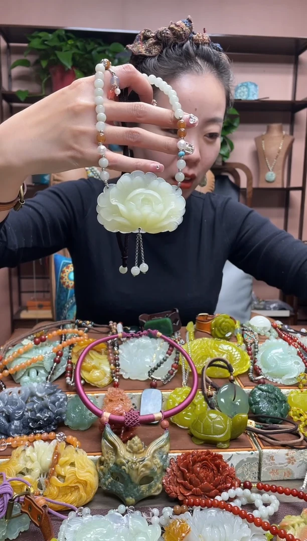 未镶嵌岫玉吊坠·