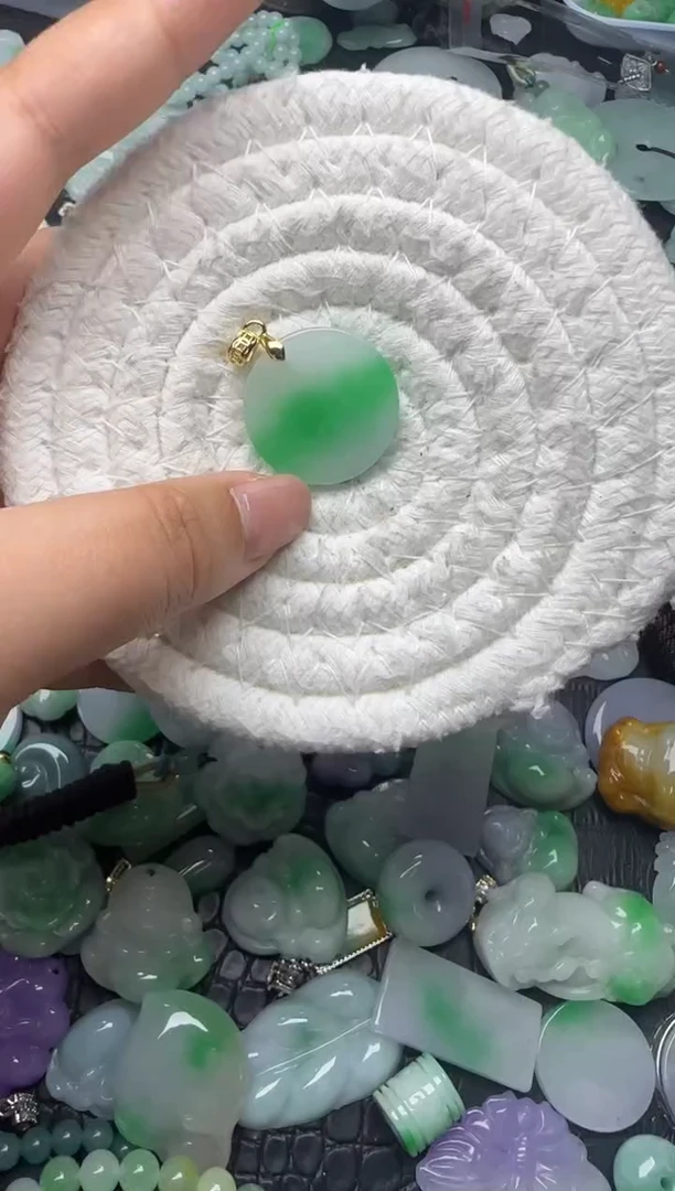 颈饰未镶嵌翡翠缅甸翡翠吊坠