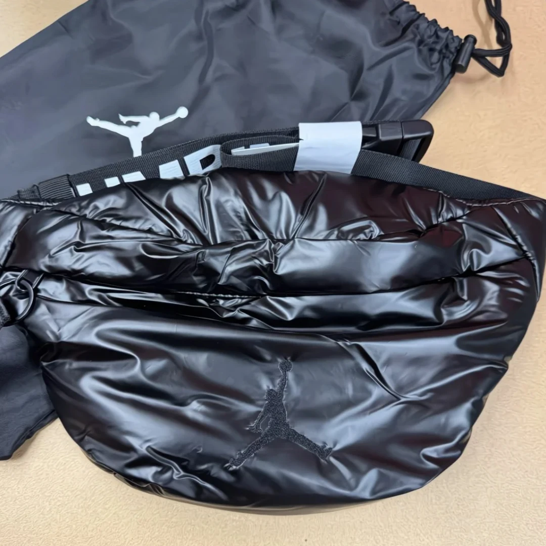 NIKE/耐克新年AJ黑色斜跨腰包会员限定潮流百搭BG019-100A