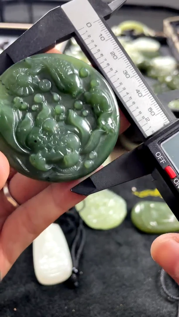 和田玉（碧玉）未镶嵌颈饰花