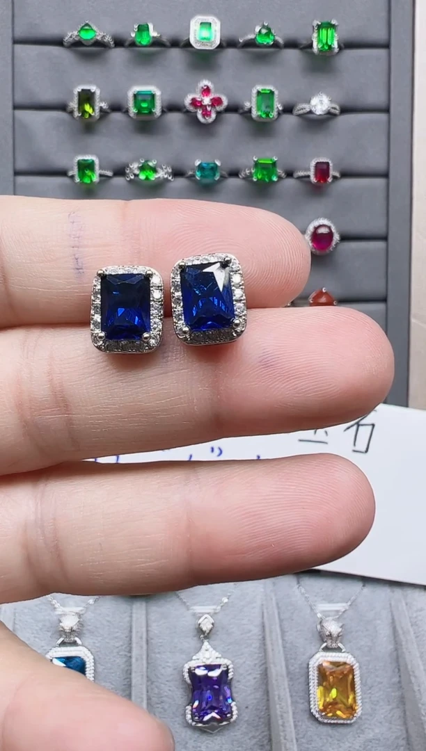 【闪购商品】蓝宝石耳饰未镶嵌漏了