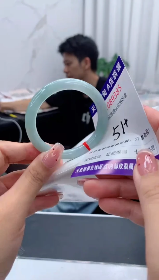 未镶嵌手镯翡翠有纹，完美者勿拍