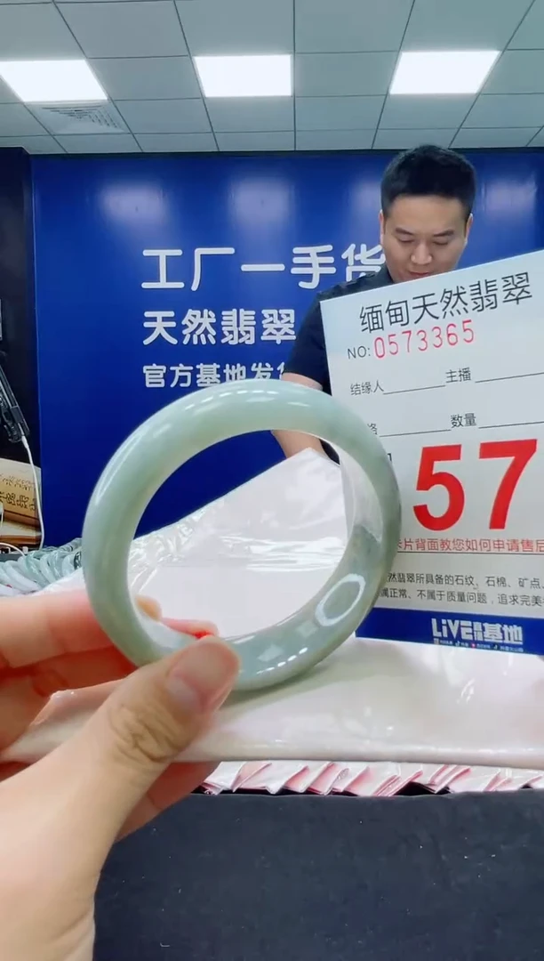 未镶嵌手镯翡翠天然翡翠手镯