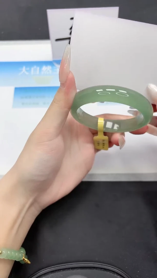 未镶嵌手镯石英质玉28-56.3