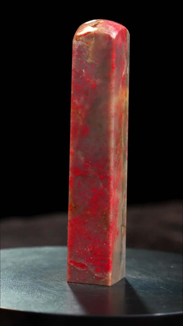 鸡血石牛角冻鸡血石