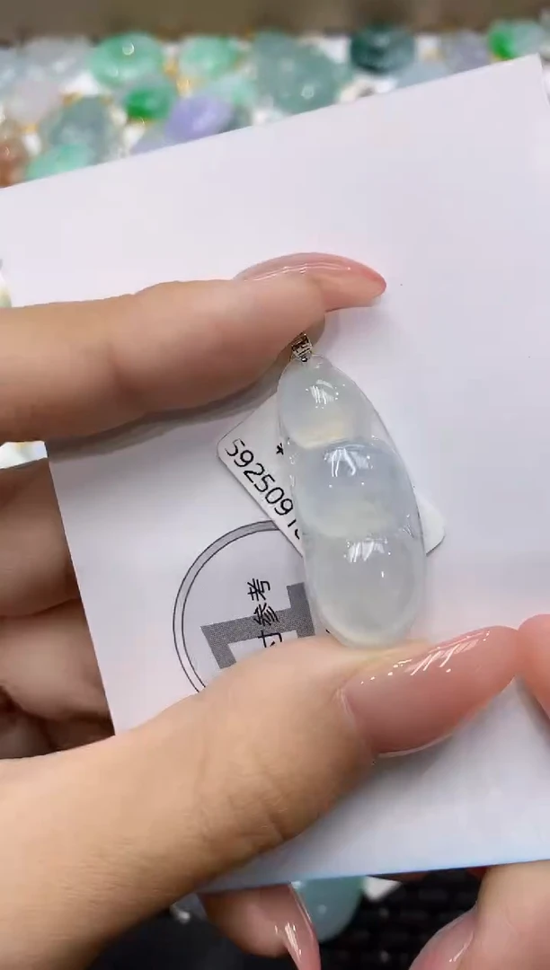 颈饰18K金镶嵌翡翠111111111111