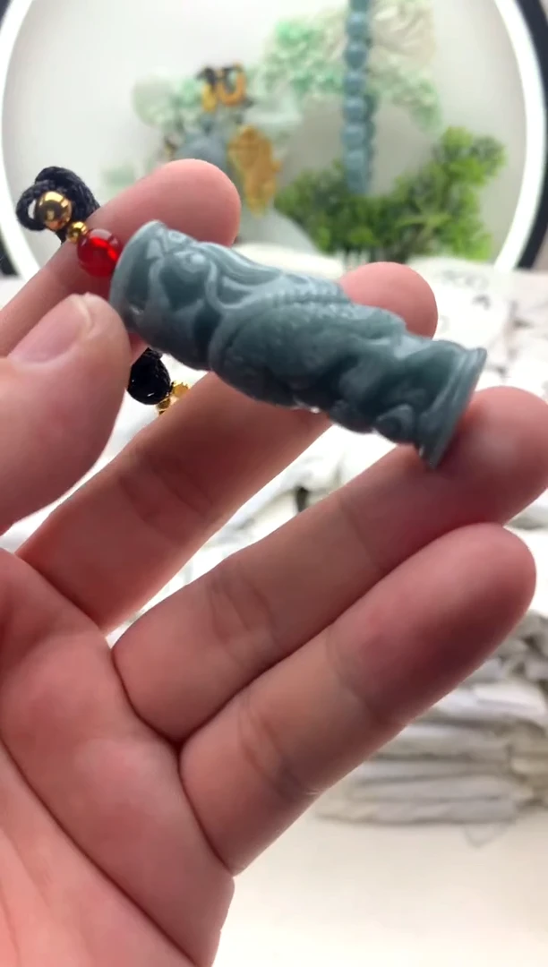 翡翠未镶嵌颈饰龙柱