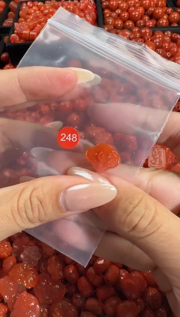 颈饰未镶嵌南红玛瑙1