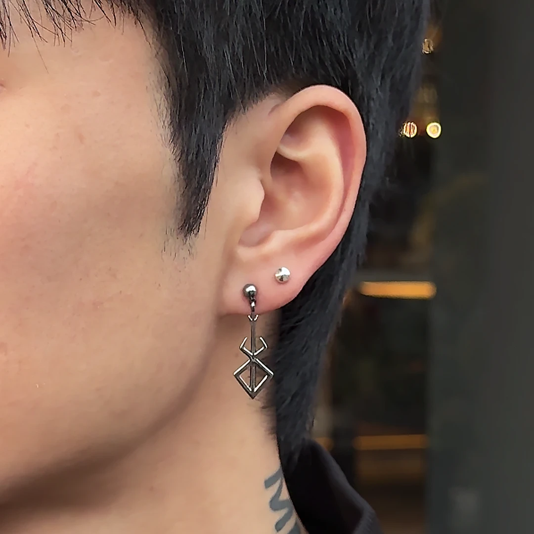 合金耳饰 剑风传奇烙印耳坠小众设计耳夹男个性百搭潮流耳钉耳饰