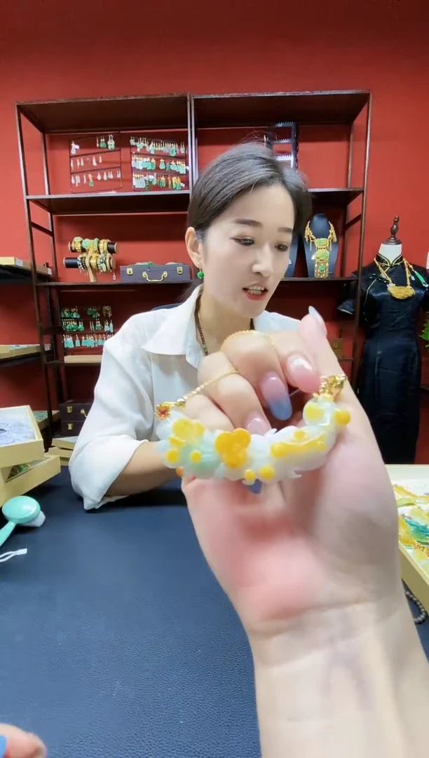 颈饰未镶嵌翡翠吊坠