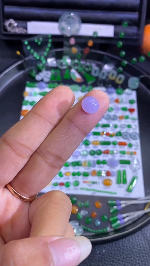 未镶嵌挂件翡翠蛋面