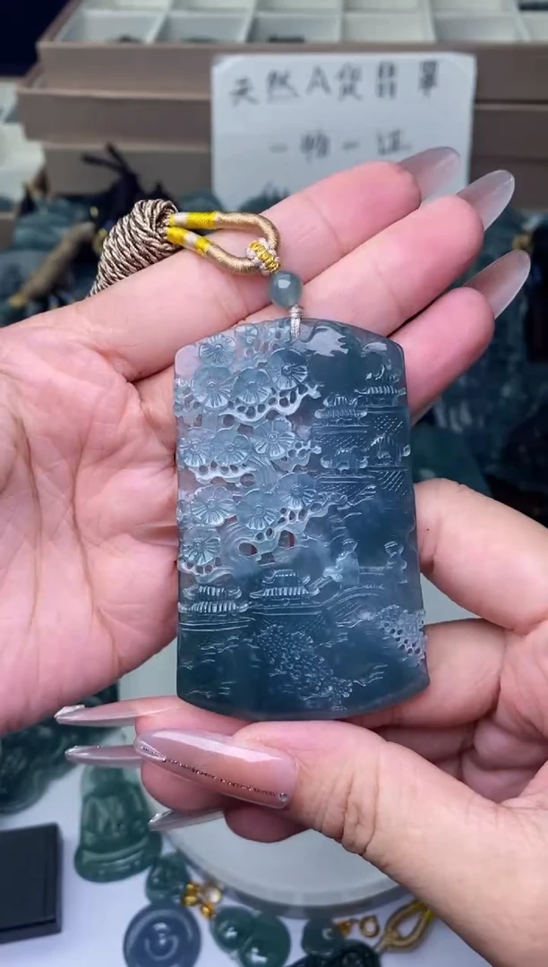 颈饰未镶嵌翡翠