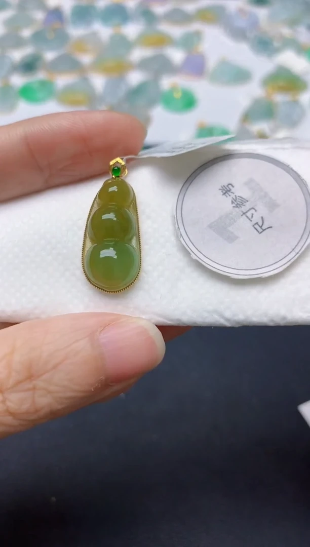 翡翠18K金镶嵌颈饰天然缅甸A货翡翠