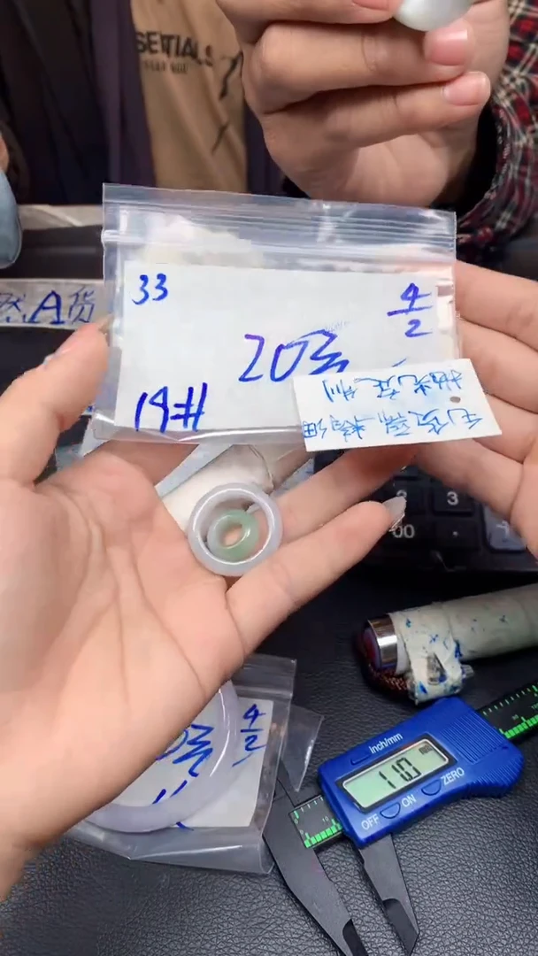 【闪购商品】定制翡翠未镶嵌33毛货需精细抛光挂件多样性拍一发一