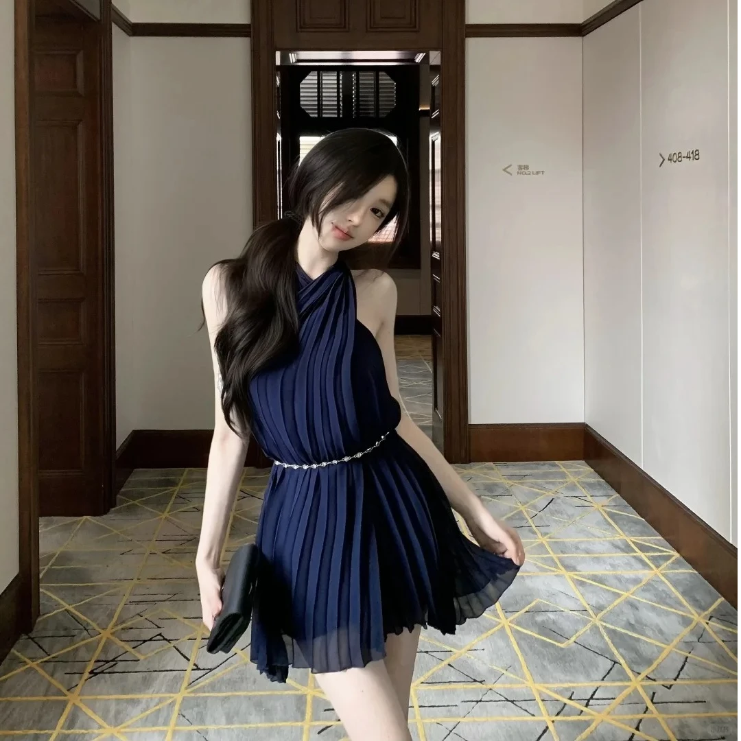 纯欲风辣妹气质交叉挂脖连衣裙女夏季新款性感修身显瘦百褶短裙子
