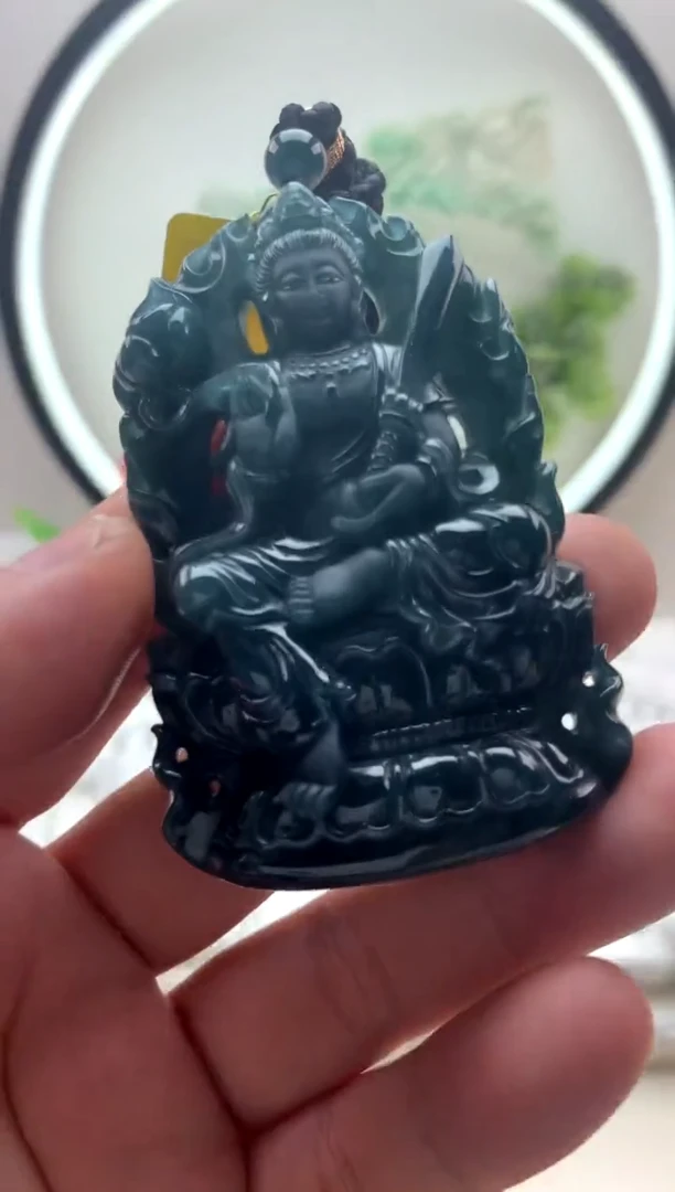 颈饰未镶嵌翡翠虚空藏