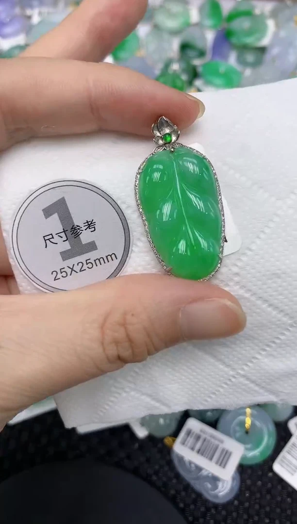 翡翠18K金镶嵌颈饰11111111