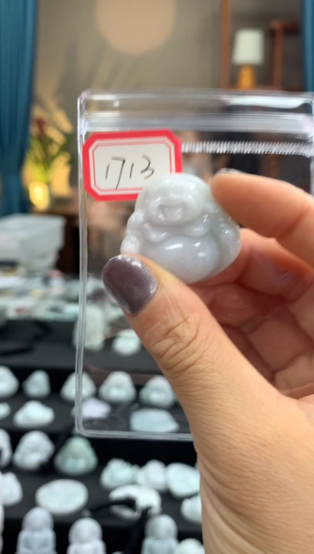 翡翠未镶嵌颈饰佛公 1713瑕疵慎拍