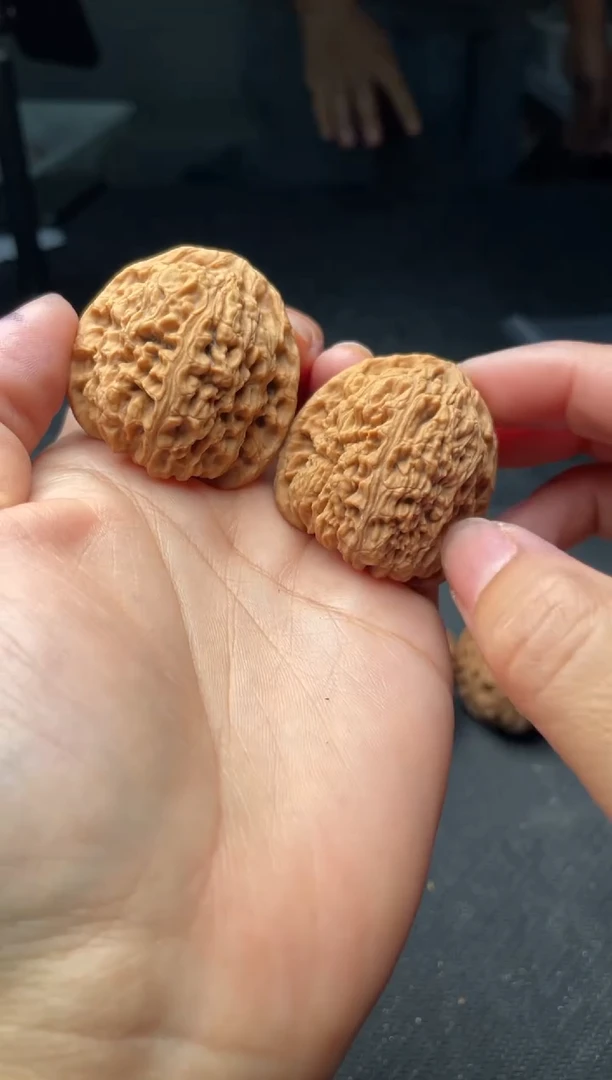 把件文玩核桃w240  南疆石  38