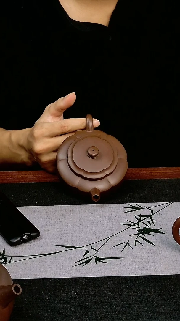 茶壶紫砂宜兴原矿紫砂作品全手筋纹周盘150毫升