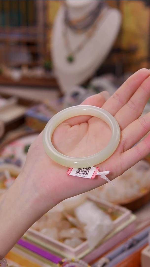 未镶嵌手镯和田玉手镯