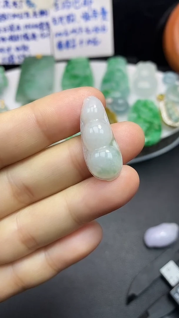 颈饰未镶嵌翡翠吊坠