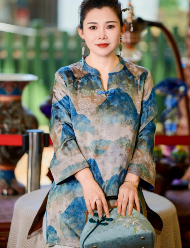 新中式早秋新款重缎香云纱旗袍式盘扣奥黛版气质高级感中长上衣