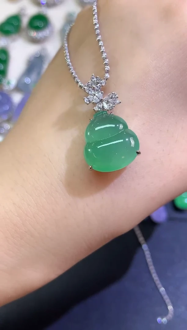 吊坠(不含链)18K金镶嵌翡翠吊坠(不含链)|23800