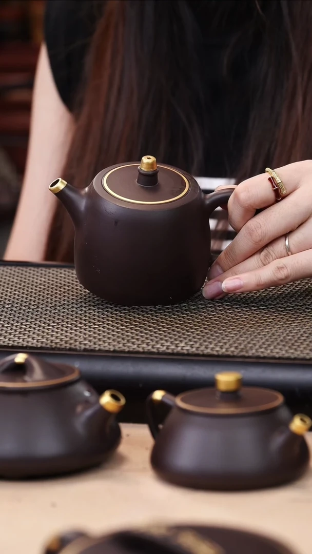 茶壶紫砂四号井茄皮紫泥描金汉铎200cc