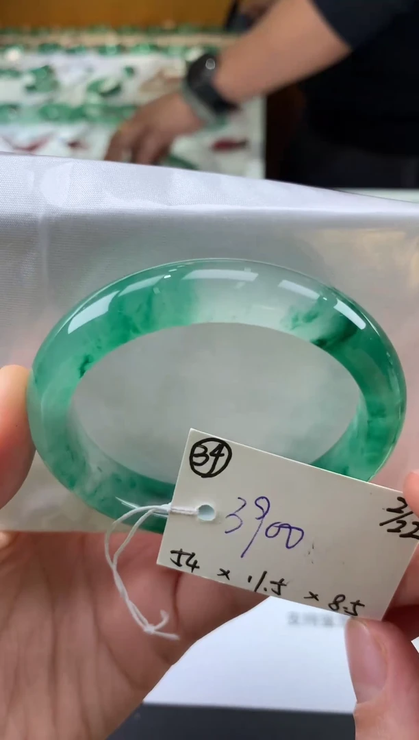 【闪购商品】石英质玉手镯未镶嵌拍下联系小耳机看购买须知！！！