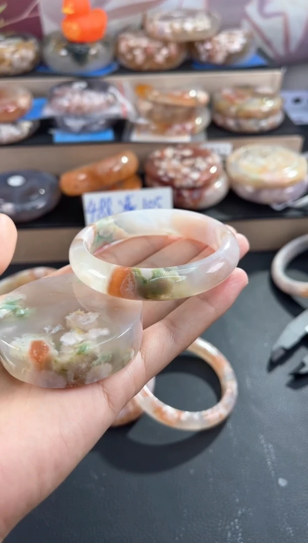 未镶嵌手镯石英质玉53