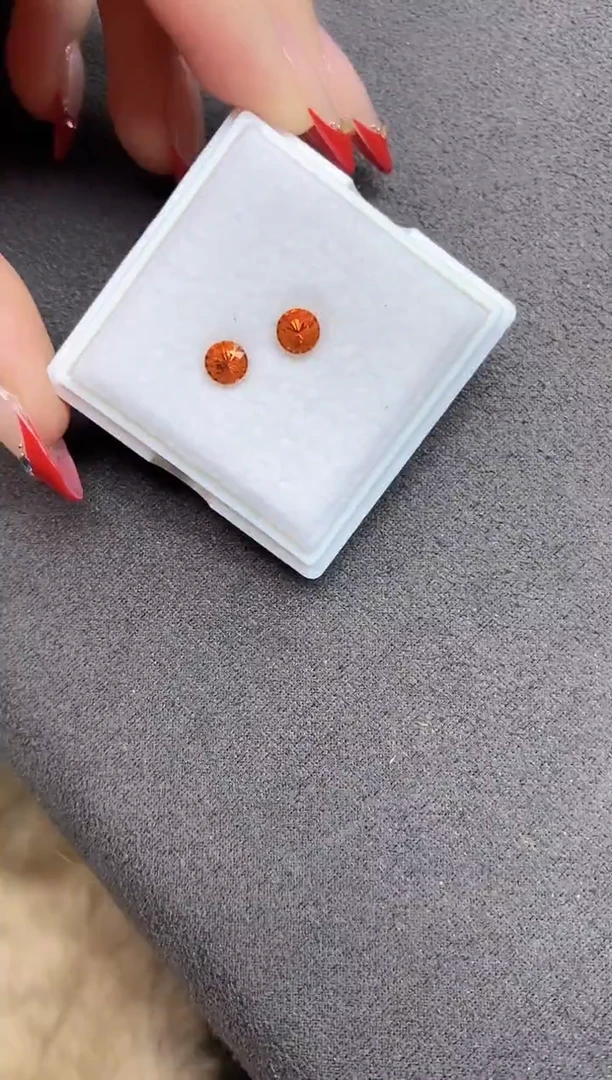 银S925镶嵌裸石石榴石（芬达石）1.4