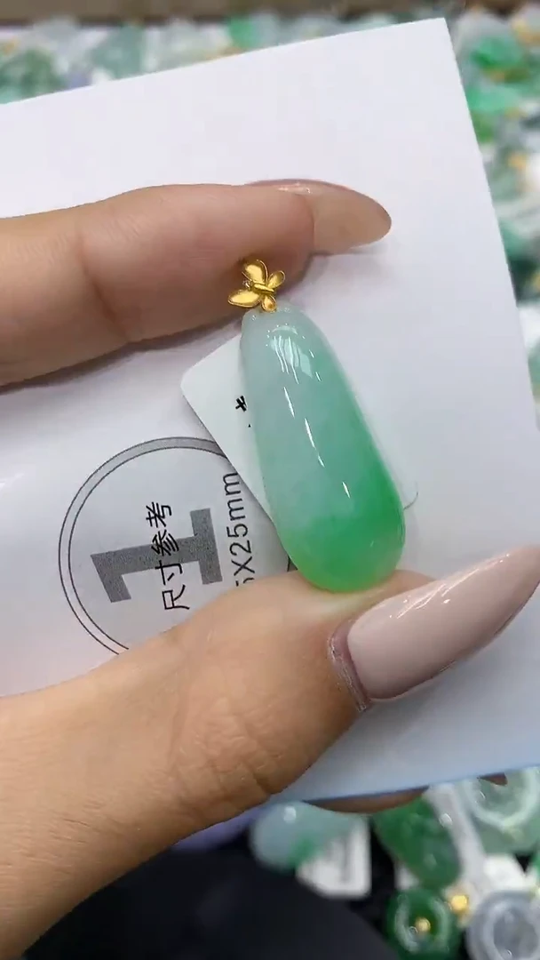 颈饰18K金镶嵌翡翠111111111111